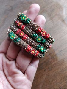Set of 4 Flower Design Bangles