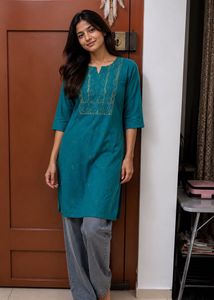 avaasa peacock green kurti