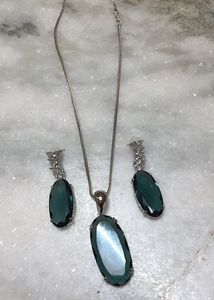 doublet ad pendant set