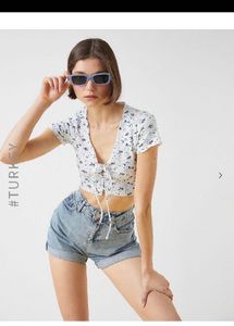 Floral Print Tie-Front Crop Top