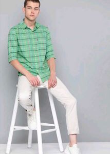 Levi's Plaid Button-Up Shirt