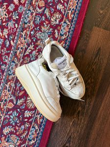 CHANEL Sneakers