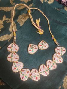 Beautiful Kundan Necklace &amp; Earring Set
