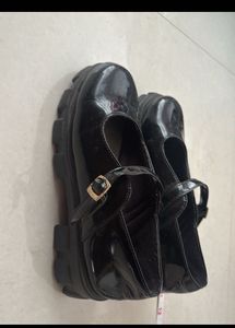 Stylish Black Patent Mary Jane Flats