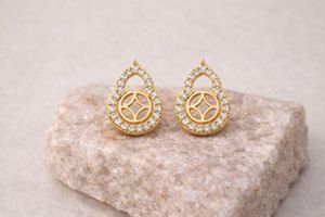 Elegant Gold &amp; Diamond Drop Earrings