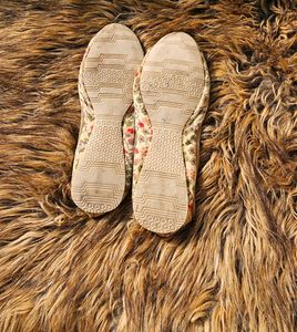 Floral Print Jutti