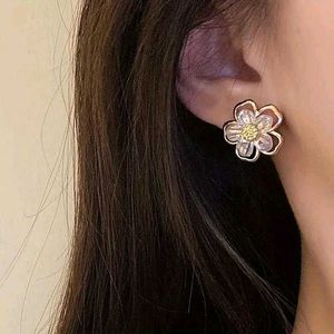 Elegant Flower Stud Earrings