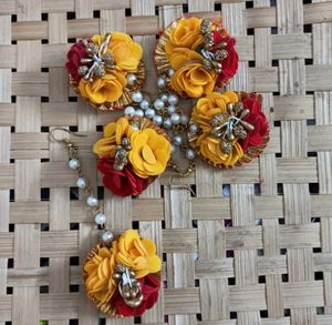 Floral Hair Accessories 'Maang Tikka'
