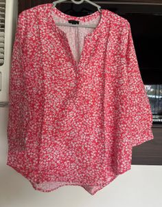 Chic Red Floral Print V-Neck Tunic Top