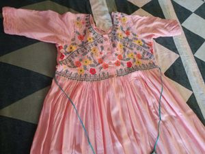Freebies❤️&amp; Floral Embroidered Pink Kurta