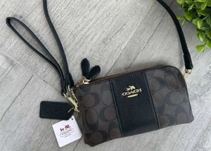Coach Wristlet - slings