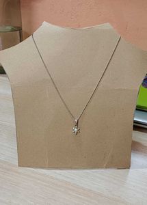 Elegant Flower Pendant Necklace