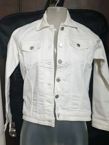 brand new👌😻Classic White Denim Jacket