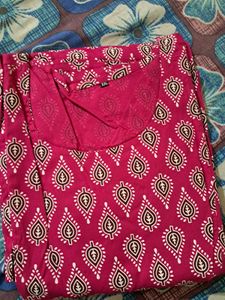 Magenta Printed feeding gown