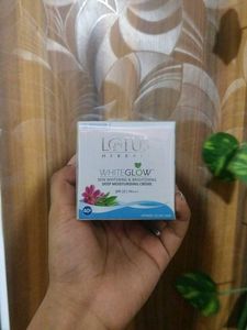 Lotus Herbals WhiteGlow Moisturising Creme