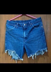 UCB Jeans + WRANGLER Shorts
