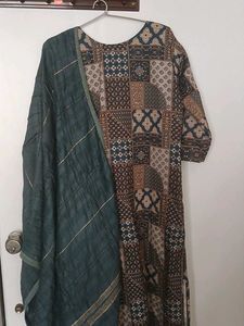 women kurta set with dupatta. genuinely used. good
