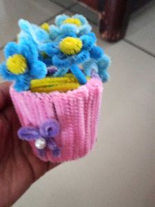 pipe cleaner flower show piece