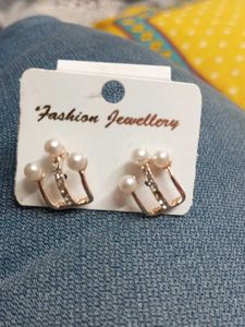 Fashionable Pearl & Crystal Studs