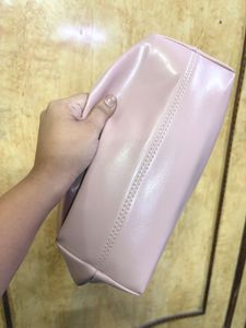 Chic Shoulder Bag with Gold Chain
