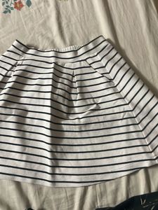 Uniqlo girls Striped Mini Skirt