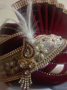 Wedding pagdi with beautiful broche