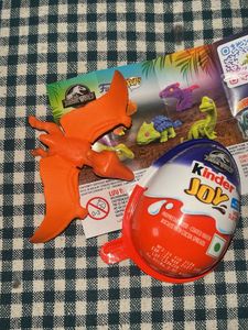 Jurassic World Kinder Joy Toy Set