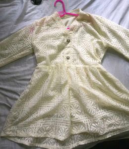 🤍 White lace peplum top🤍