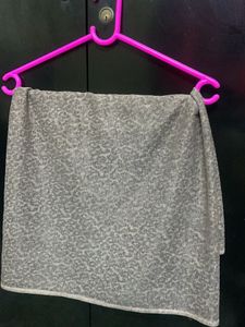 Elegant Grey Leopard Print Scarf