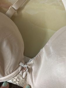 Victoria’s secret off white Lace Bra