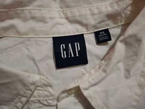 GAP White Sleeveless Cropped Shirt