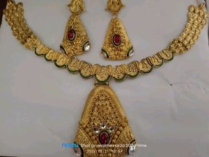 Traditional Gold Necklace With Earrings