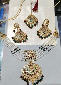 Exquisite Pearl and Kundan Necklace Set