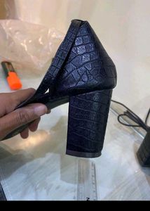 Ankel Black heel for women