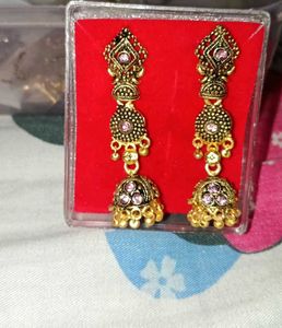 Set of Elegant Golden Tone Earrings
