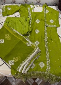 Embellished Green Kurta Set with Dupatta🌼