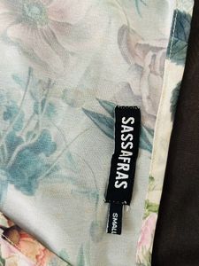 Sassafras Green Top