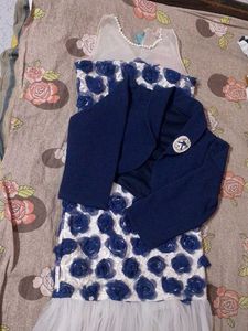 This elegant navy blue and white body dress featur