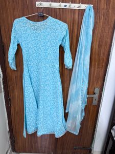 a 3 piece set including kurta,pants,chuni