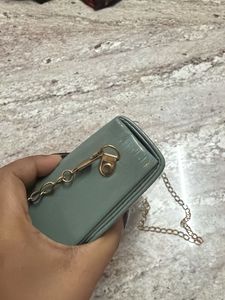 Shiny Green Chain Clutch