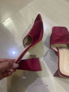 Retro-Walk Velvet Finished Heels
