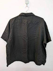 UNIQLO Classic Black Short Sleeve Button-Up Shirt