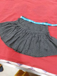 Chic Grey Floral Pleated Skirt