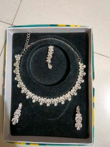 Sparkling Rhinestone Necklace &amp; Earring Set