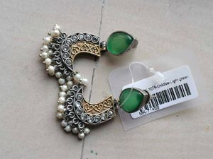 Elegant Green Stone &amp; Pearl Earrings