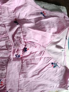 pink top