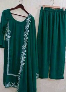 Elegant Green pakistani  Embroidered Kurta Set