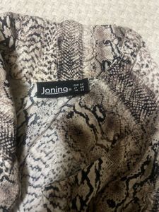 Snake printed open shirt✨