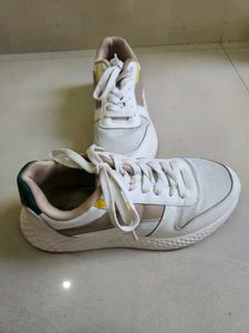 Zudio premium white sneakers