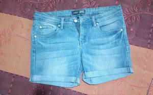 Classic Denim Shorts On Discounted Price💥